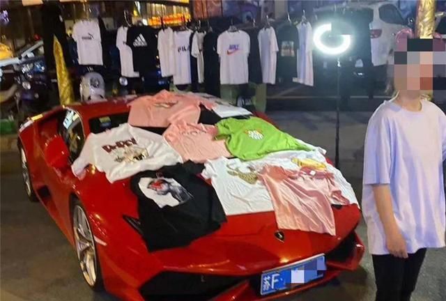 女子开劳斯莱斯卖“忘情水”，网友：不想忘情，只想“忘穷”！