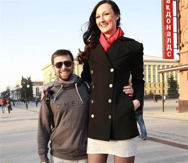俄罗斯第一"女巨人"利辛娜,身高为2米腿长1.3米,至今仍在单身