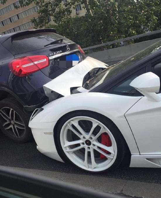 如何应对前车突然急刹车致追尾？