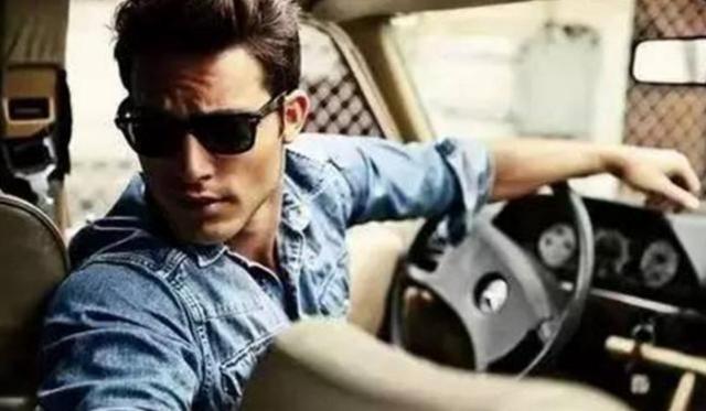 50岁富婆招司机，开700万豪车月薪10万，4点要求无人敢去