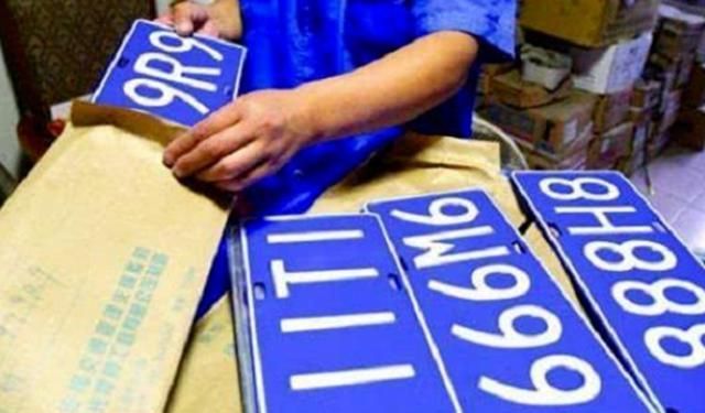 摇到1688车牌，上牌变“L688”，车管所：为了你好