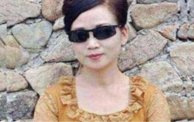 50岁富婆招司机，开700万豪车月薪10万，4点要求无人敢去