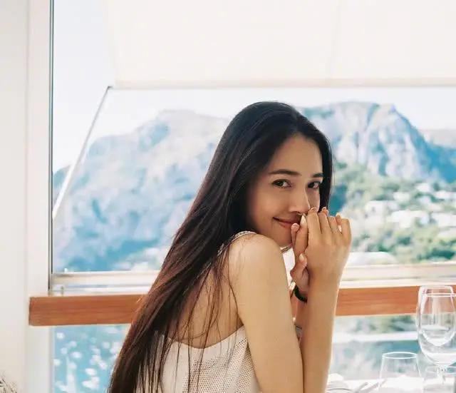 郭碧婷早期照片又纯又欲!真的有被惊艳到,从小美到大