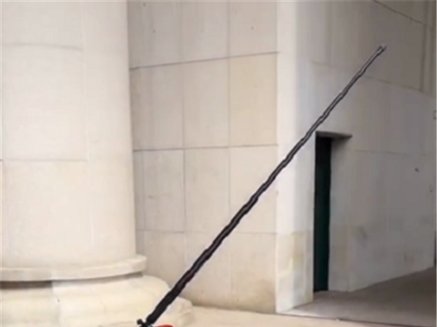 34万杜卡迪加装钓竿，排量1198CC，全车法兰红，出门适合垂钓