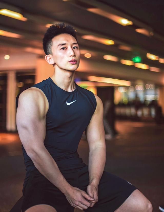 174高150斤男生图片,175的男生150斤图片 组图:阳刚,帅气的健身小哥哥,身高174的男生,爱运动,有气质