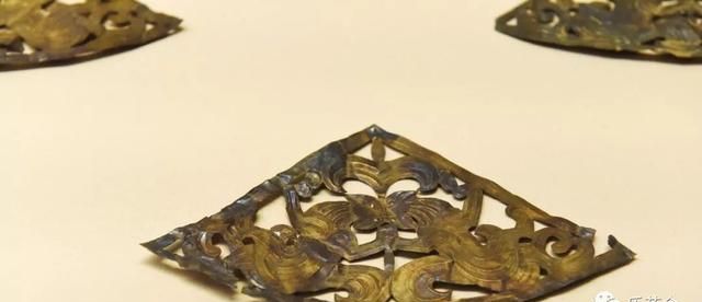 金钩矅银饰:六行-孙振华分享国博丝路孔道特展青铜文明之二