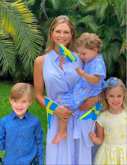 瑞典王室最美全家福！公主金发碧眼超明艳，5岁王子比乔治哥俩帅