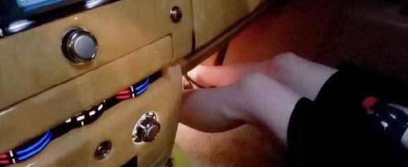 富二代主播开900万劳斯莱斯跑网约车,看到美女乘客,网友:懂了