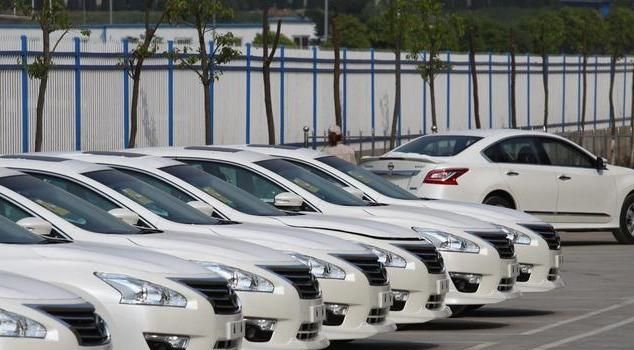 新车为啥要露天停放,不怕被晒坏?厂商无奈:我们比你想得周全