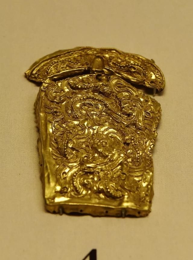 金钩矅银饰:六行-孙振华分享国博丝路孔道特展青铜文明之二