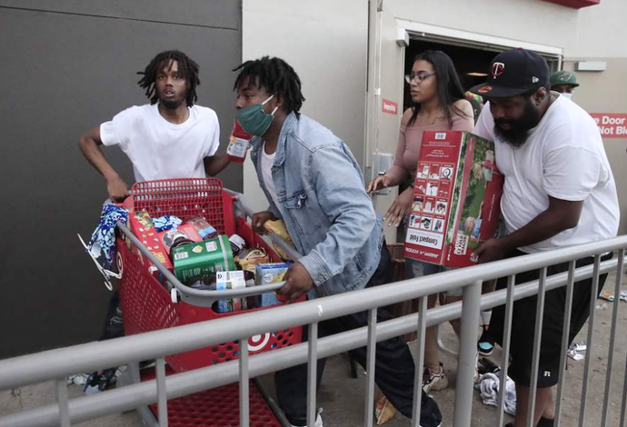 “我们要当官”，不然就是种族歧视！