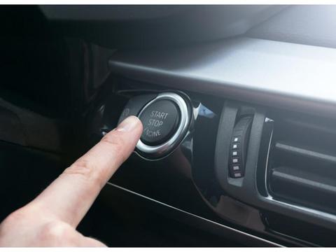 车子出现这3种征兆，赶紧更换火花塞，不然就等着换发动机吧！