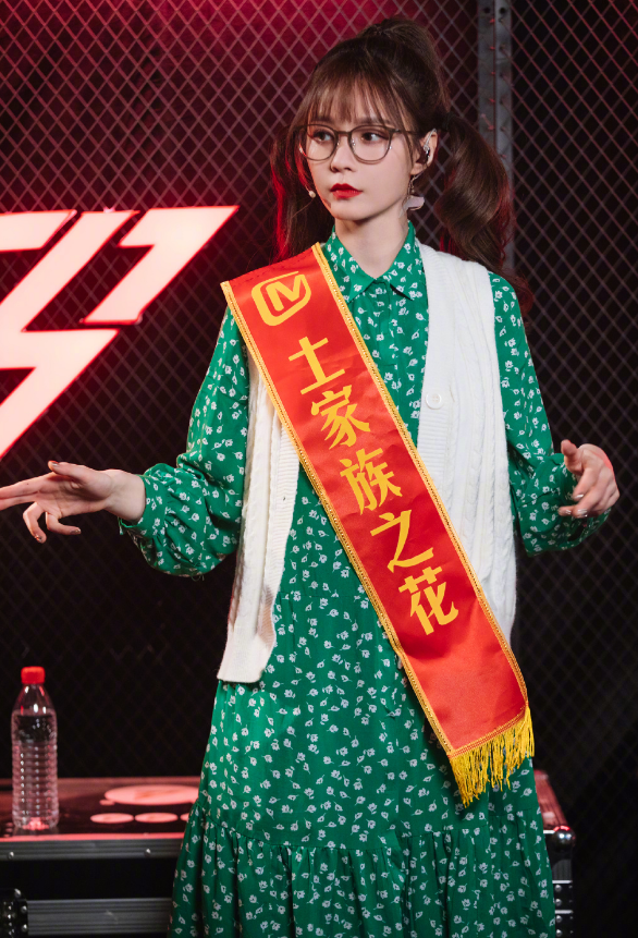 杜海涛零点为女友庆生，晒沈梦辰黑图太搞笑，粉丝看了却十分心疼