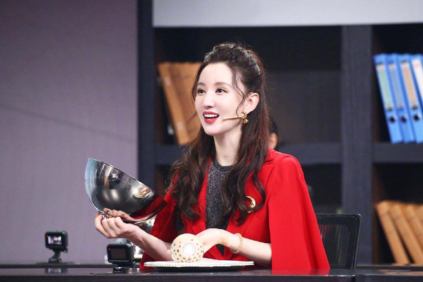 《姐姐》也有神剪辑？张萌回应冷落沈梦辰一事：聊了10分钟没播