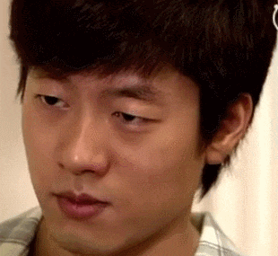 除了复仇女神的形象深入人心. 洪世贤的表情包也是人手惶套.