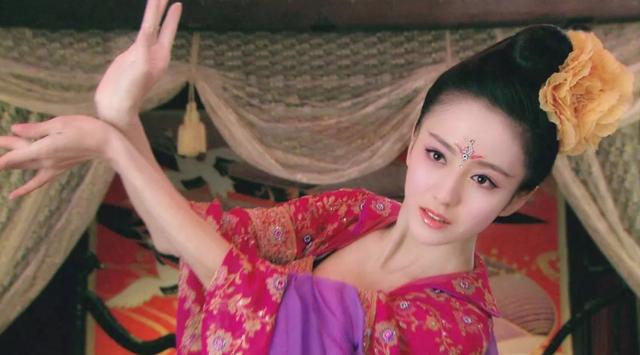 佟丽娅唐装造型又刷屏!古装女神何时能凭演技翻身啊?