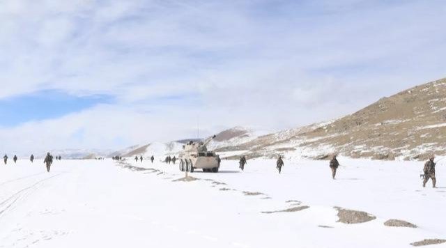 西部战区陆军官方平台10时53分发布消息常态化砺兵高寒山地
