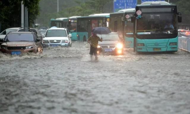 你造吗?雨刷器原来还有3个“隐藏功能”,用好了贼安全!快来学
