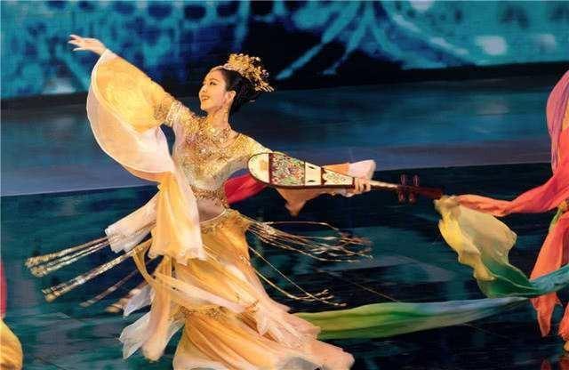 佟丽娅唐装造型又刷屏!古装女神何时能凭演技翻身啊?