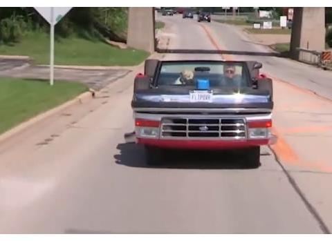 大叔造出双面汽车，轮胎朝天，翻过来也能开