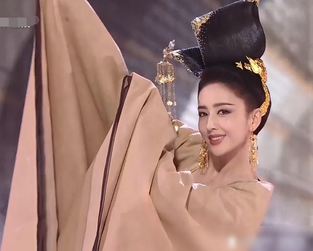 佟丽娅唐装造型又刷屏!古装女神何时能凭演技翻身啊?