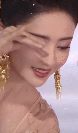 佟丽娅唐装造型又刷屏!古装女神何时能凭演技翻身啊?