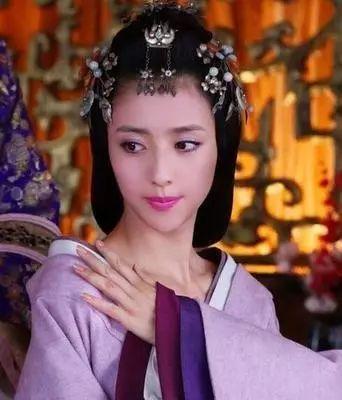 佟丽娅唐装造型又刷屏!古装女神何时能凭演技翻身啊?