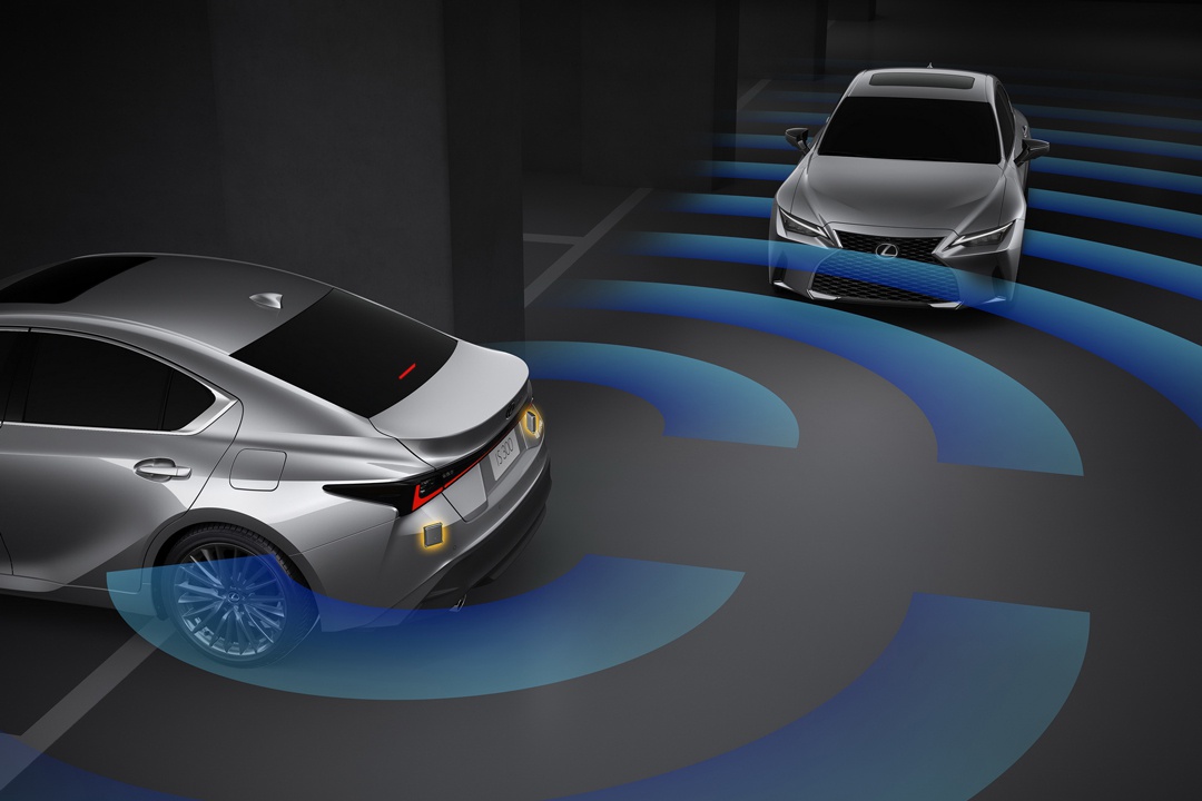 瞄准短轴宝马3系打？雷车“大后超”再进化！