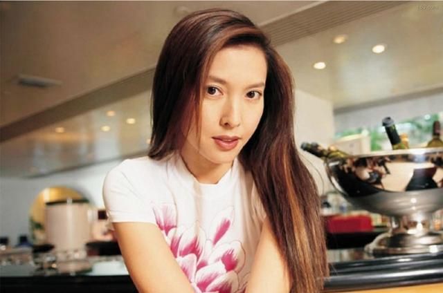 最美的三级女星李婉华和吴镇宇相恋8年却嫁给富豪移民国外