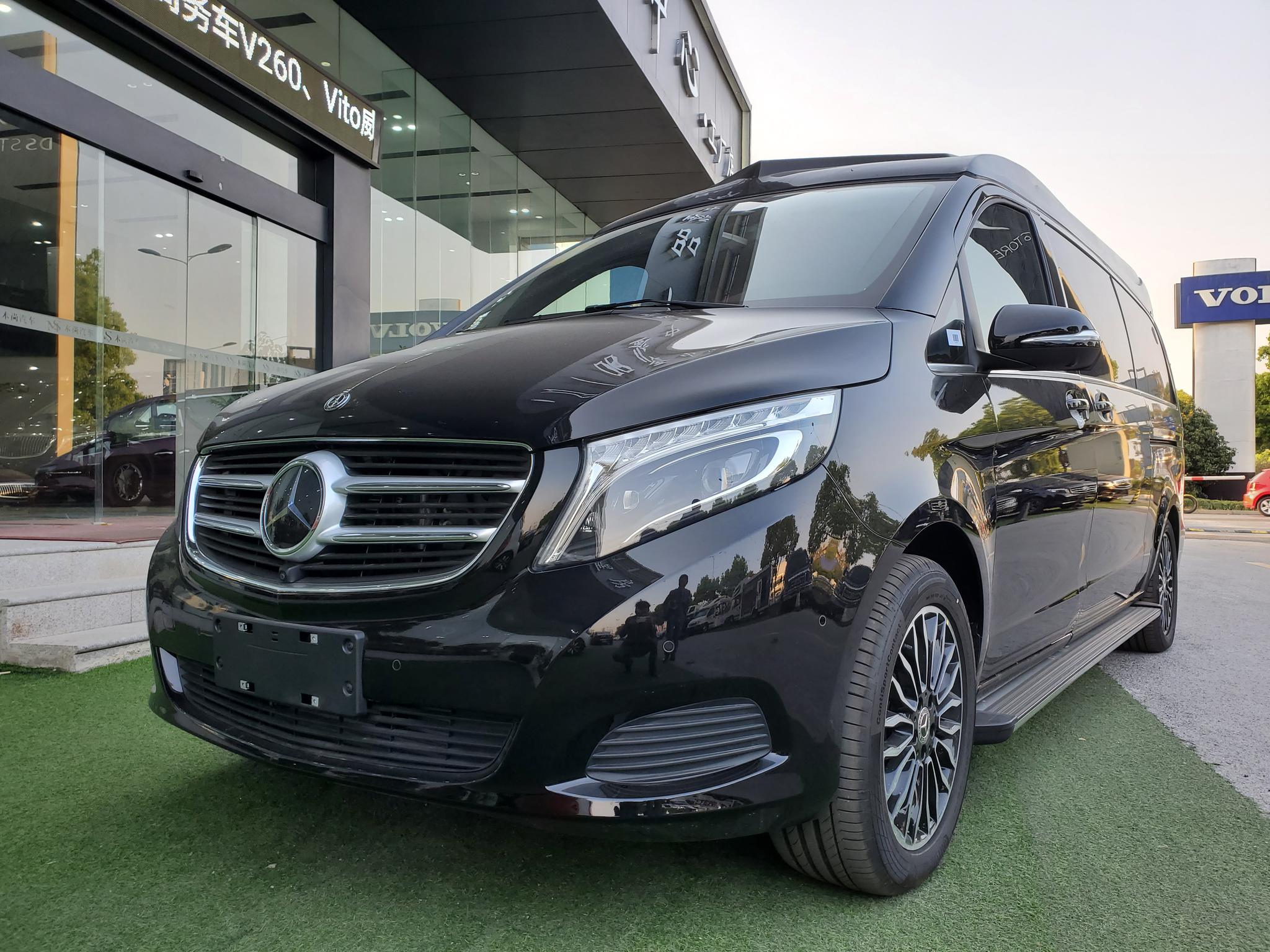 奔驰v260l报价及图片,奔驰v260l报价 奔驰v260l高顶全隔断七座商务车奢华内饰远超埃尔法