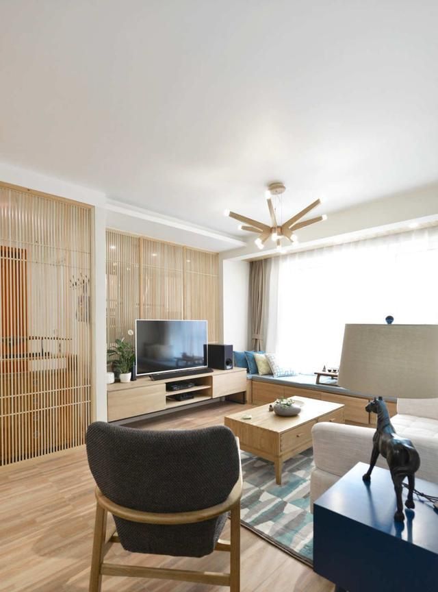 见过最美的中式,客厅坚持做个小抬高,餐厅一分为二多间房