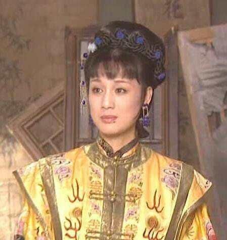 “痣美人”李建群，和导演同居27年不领证，62岁患癌老得认不出