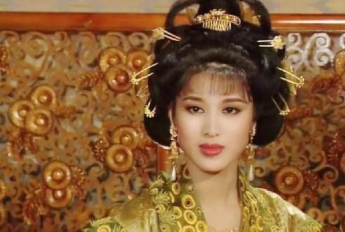 “痣美人”李建群，和导演同居27年不领证，62岁患癌老得认不出