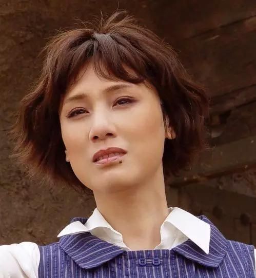 “痣美人”李建群，和导演同居27年不领证，62岁患癌老得认不出