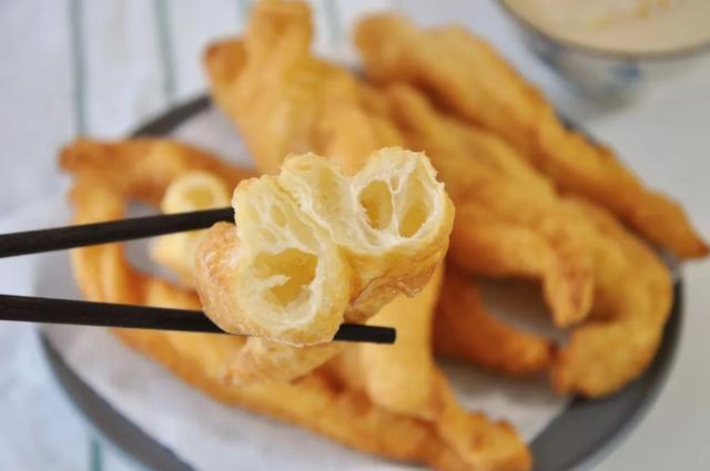 吃剩的油条不要扔,裹进米饭里,就让上海人为它排了20几年队