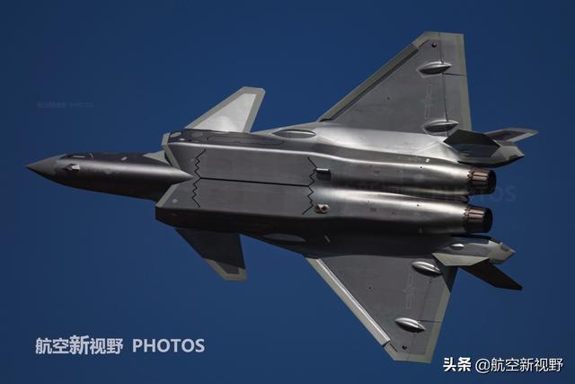 进入21世纪后,我国航空工业通过生产大量的歼-10和歼-11战机,在战斗机