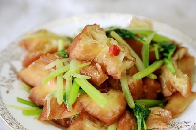 吃剩的油条不要扔,裹进米饭里,就让上海人为它排了20几年队