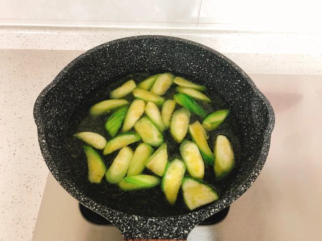 吃剩的油条不要扔,裹进米饭里,就让上海人为它排了20几年队