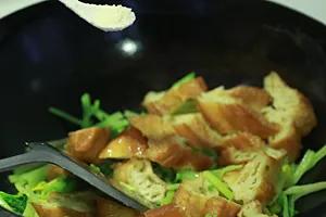 吃剩的油条不要扔,裹进米饭里,就让上海人为它排了20几年队