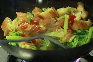 吃剩的油条不要扔,裹进米饭里,就让上海人为它排了20几年队