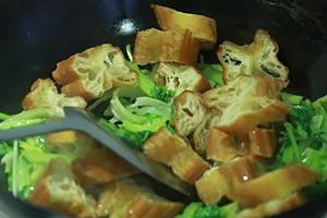 吃剩的油条不要扔,裹进米饭里,就让上海人为它排了20几年队