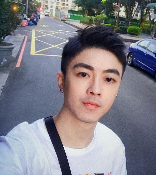 男人三十生活照片帅,男生照片正脸要真实 男生夏天千万别留"锅盖头",理发师推荐这4款发型,清爽又帅气