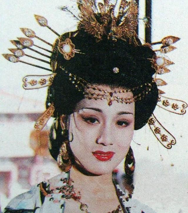 “痣美人”李建群，和导演同居27年不领证，62岁患癌老得认不出