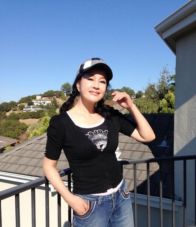 刘晓庆已63岁却怀孕了，众人不解，但还是送上了祝福