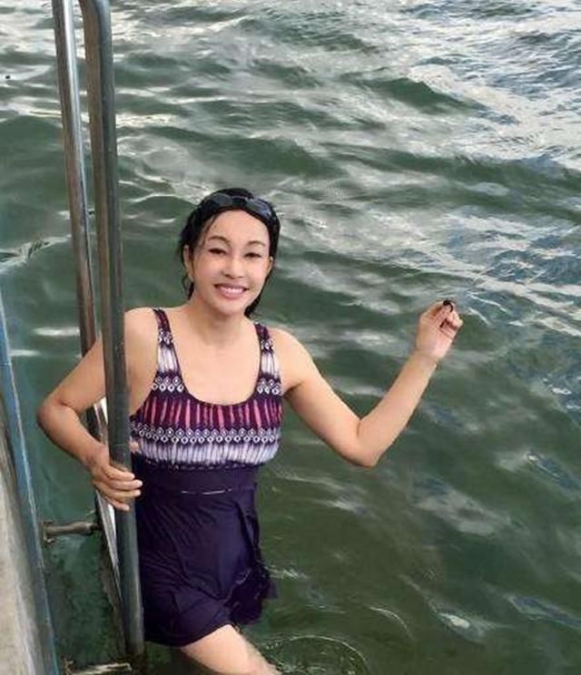 刘晓庆已63岁却怀孕了，众人不解，但还是送上了祝福