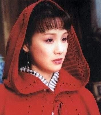 “痣美人”李建群，和导演同居27年不领证，62岁患癌老得认不出