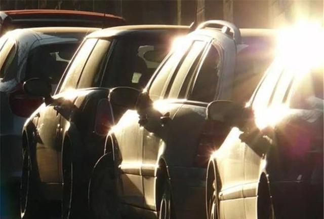 汽车经过暴晒后怎样迅速降温?老司机:送你这4招,再热也不怕!