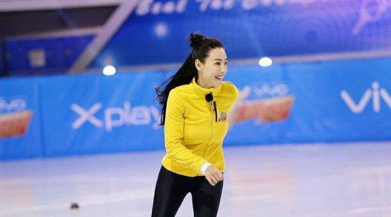 恢复单身8年后，她卖一套房1.4亿，还生了一个儿子