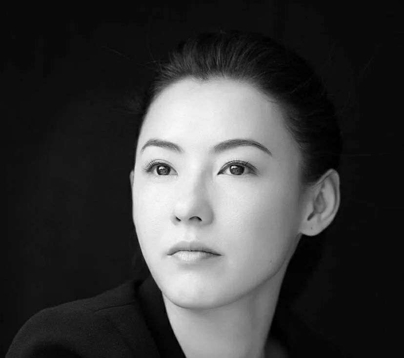 恢复单身8年后，她卖一套房1.4亿，还生了一个儿子