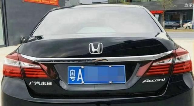 北大才子当年卖猪肉被笑,现在年营业额18亿,座驾却出奇的便宜